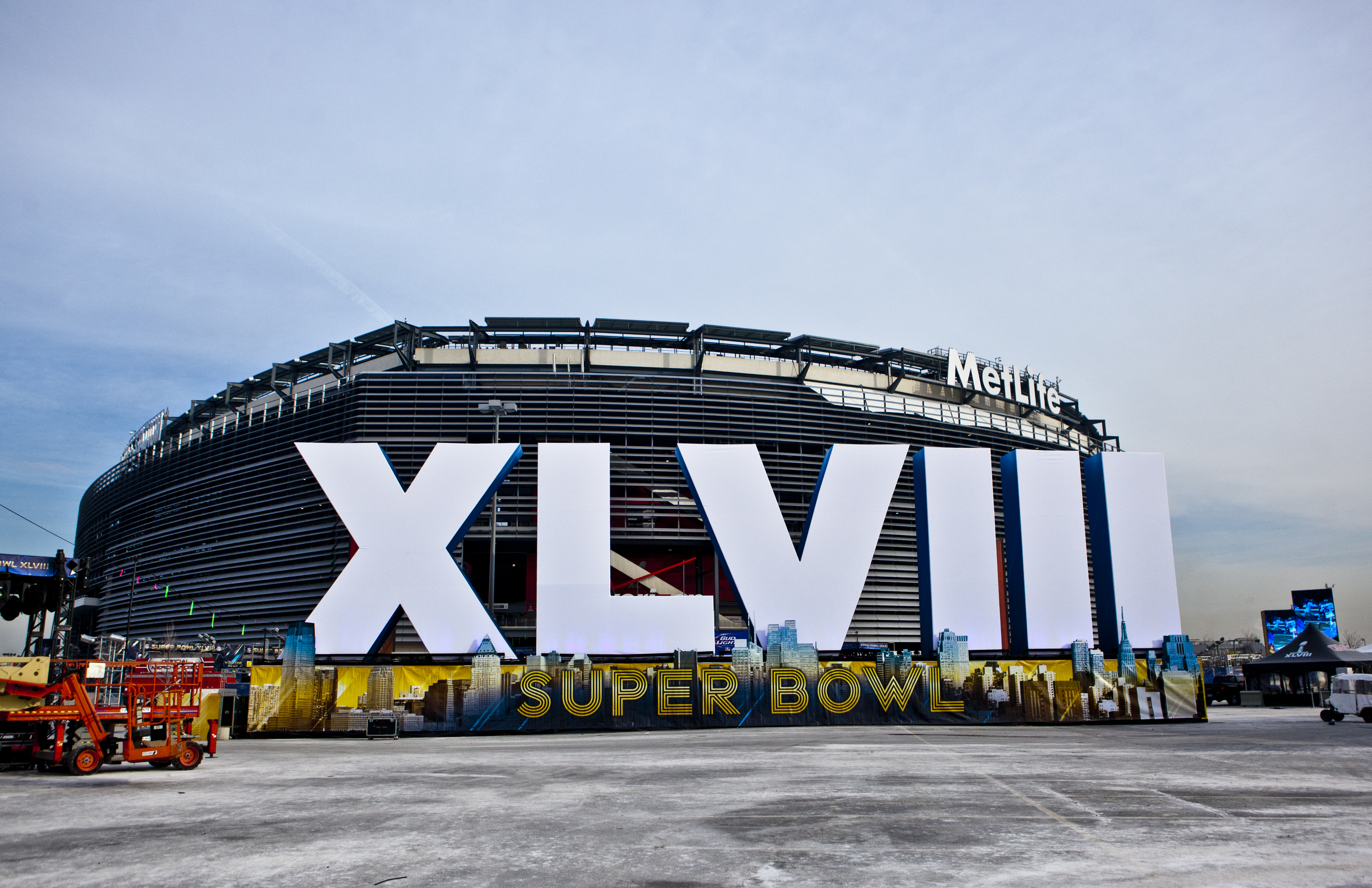 MetLife_Stadium_exterior_Super_Bowl_XLVIII