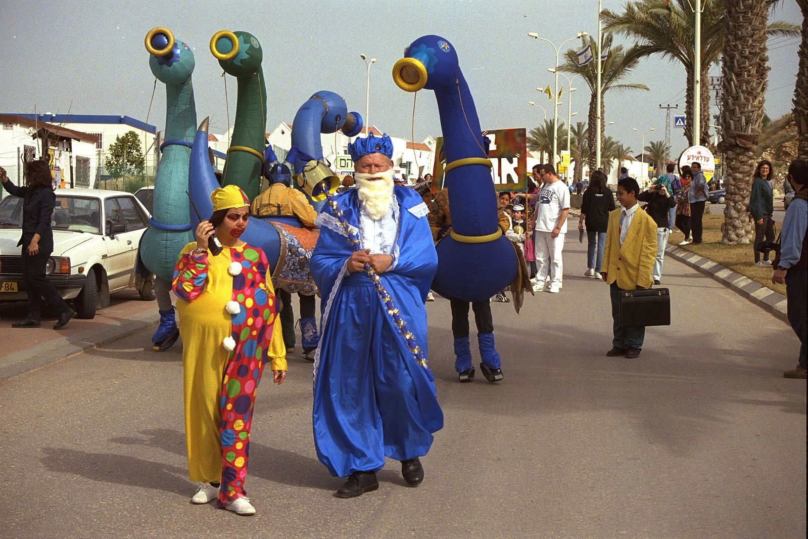 Flickr_-_Government_Press_Office_(GPO)_-_Purim_parade_of_costumed_children_in_Shoham